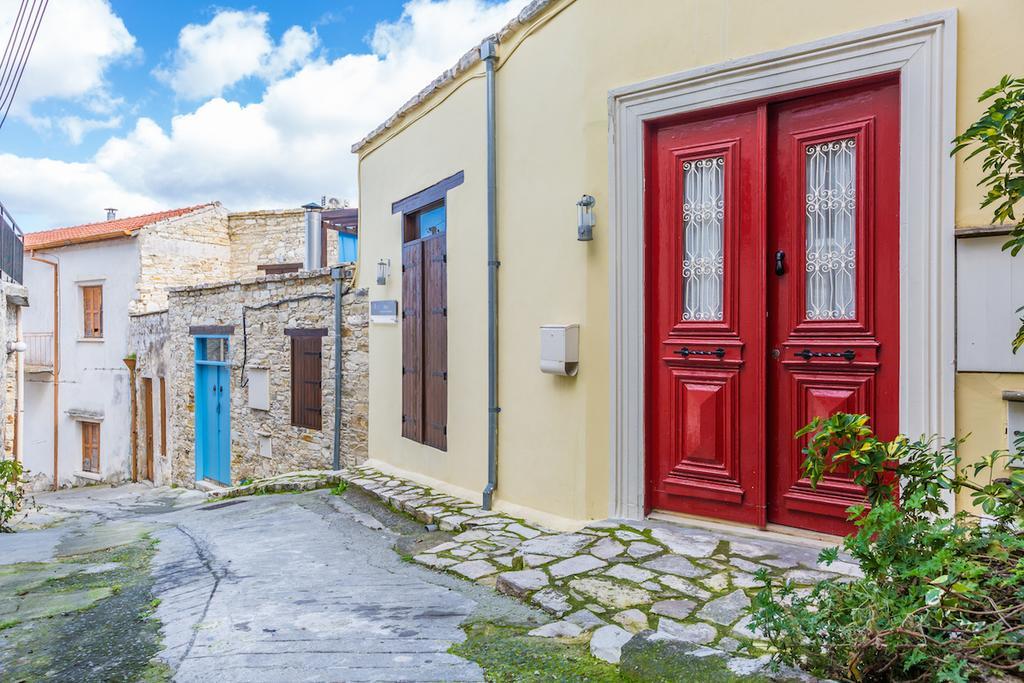 Redblue Door Two Traditional Listed Houses 班诺卢弗卡拉 外观 照片