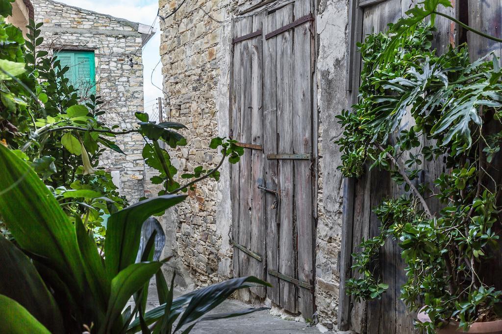 Redblue Door Two Traditional Listed Houses 班诺卢弗卡拉 外观 照片